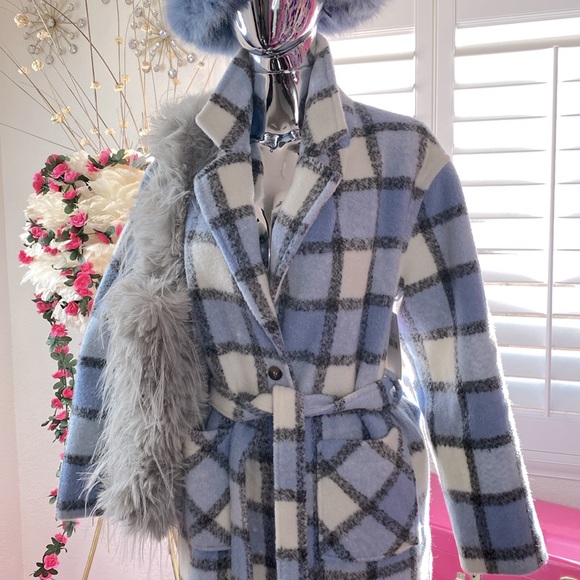 𝑳𝒊𝒈𝒉𝒕 𝑩𝒍𝒖𝒆, 𝑾𝒉𝒊𝒕𝒆, 𝑮𝒓𝒆𝒚 𝑷𝒍𝒂𝒊𝒅 𝑾𝒐𝒐𝒍 𝑪𝒐𝒂𝒕 - Picture 2 of 7